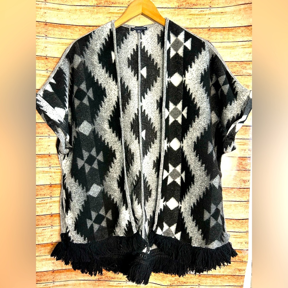 American Eagle women’s size M aztec open sweater